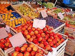 T�glich frisches Obst auf dem Markt in Zadar